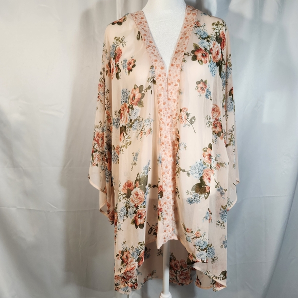 Band of Gypsies Other - Band of Gypsies Size M/L Floral with Pink and Cream